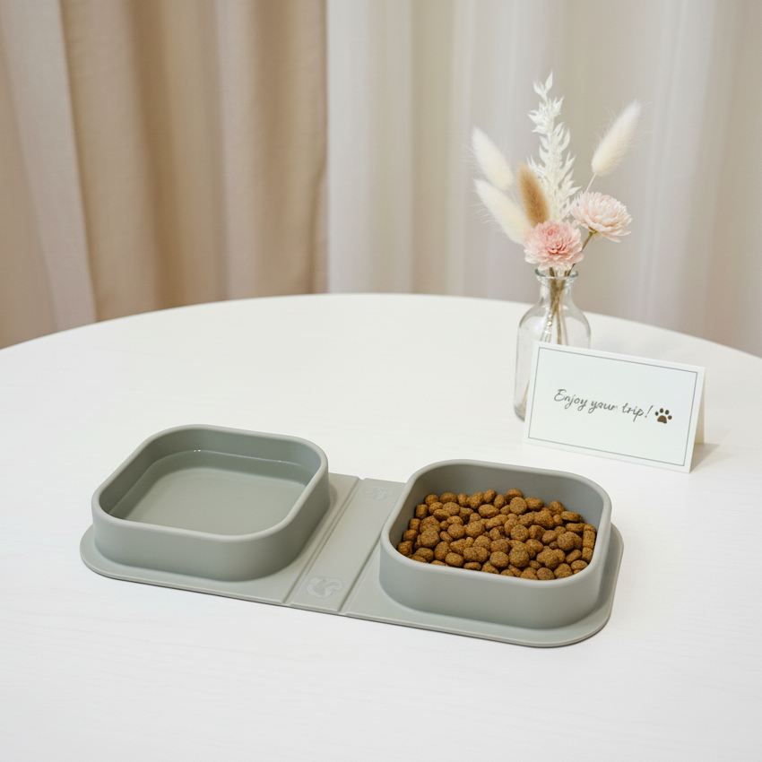 Foldable Silicone Dog Bowl – Minimal Travel Food & Water Set